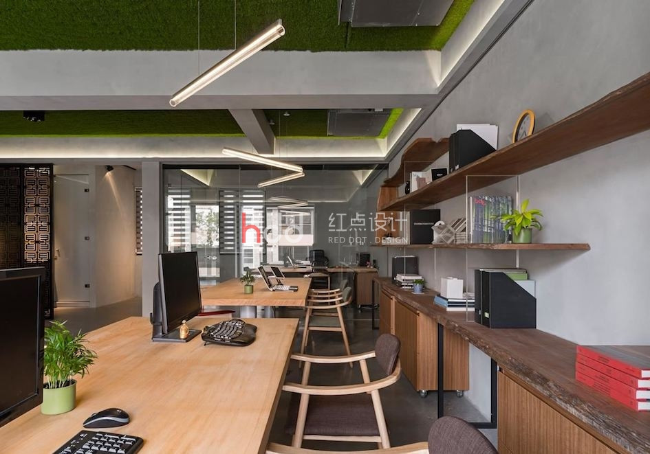 顛覆你的想像!綠草地 mix 工業風的超新奇辦公室-4.jpg