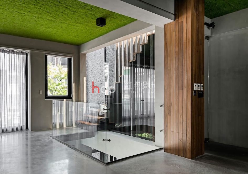 顛覆你的想像!綠草地 mix 工業風的超新奇辦公室-3.jpg