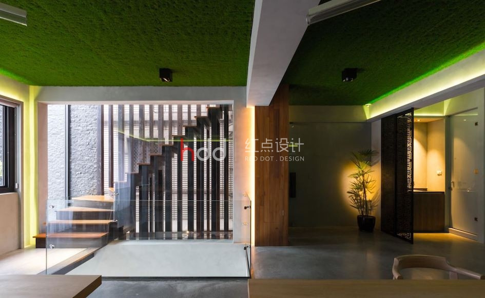 顛覆你的想像!綠草地 mix 工業風的超新奇辦公室-7.jpg