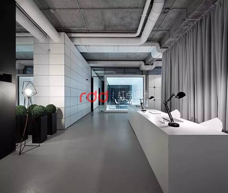 白色簡(jiǎn)約現(xiàn)代辦公室設(shè)計(jì),靈活多變,層次分明-2.jpg 白色簡(jiǎn)約現(xiàn)代辦公室設(shè)計(jì),靈活多變,層次分明-2.jpg