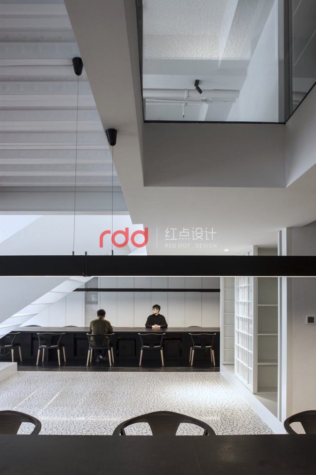 辦公室設計越簡約越能看清事物的本真-2.jpg 辦公室設計越簡約越能看清事物的本真-2.jpg